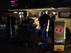 2016-12-03-stefan-otto-beim-3-alternativen-weihnachtsmarkt-am-allerwelthaus